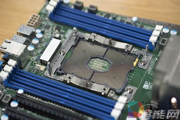 52核104线程！这台PC厉害了 吊打Core i9