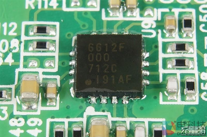 拆解华为用料做好的移动电源：赏心悦目