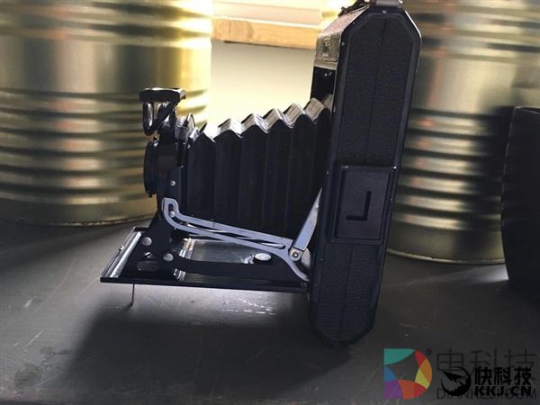 网友二手店里买老相机 发现珍贵照片 感动…