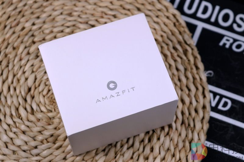 高颜值与超强续航并存 华米米动手表青春版评测