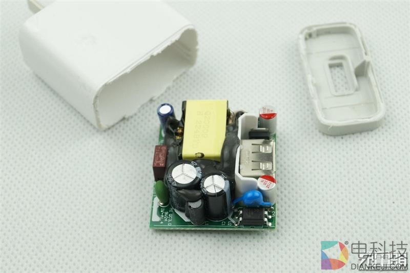 小米6充电器比亚迪版拆解