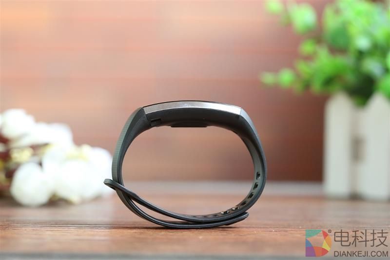 50米防水+独立GPS！华为运动手环体验评测：为运动而生