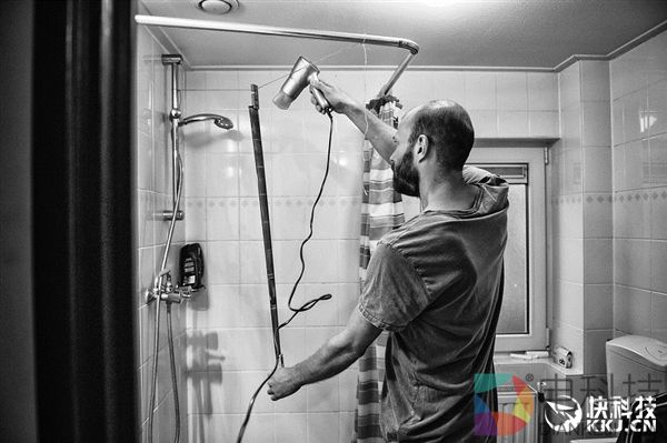 网友二手店里买老相机 发现珍贵照片 感动…