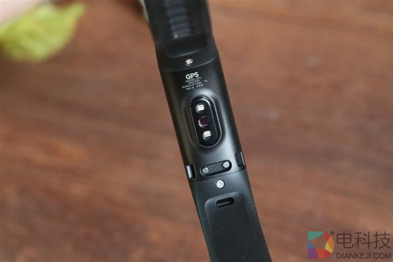 50米防水+独立GPS！华为运动手环体验评测：为运动而生