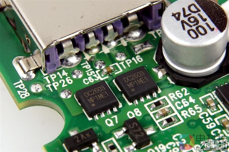 拆解华为用料做好的移动电源：赏心悦目