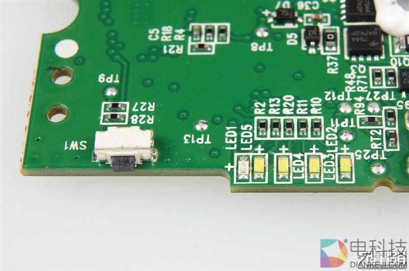 拆解华为用料做好的移动电源：赏心悦目