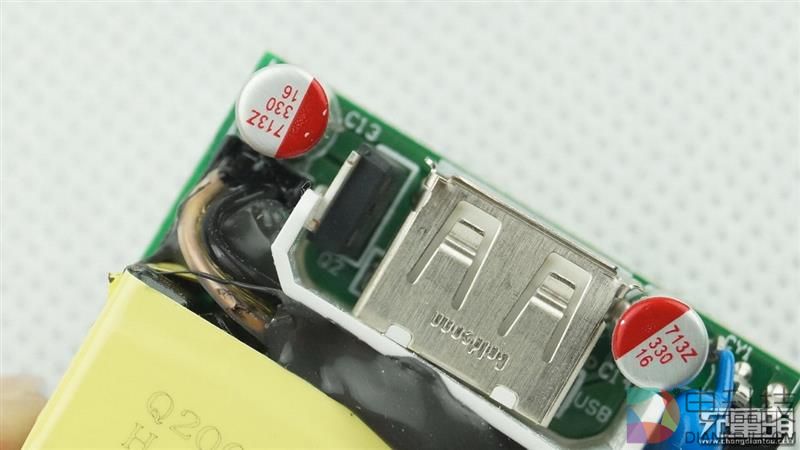 小米6充电器比亚迪版拆解