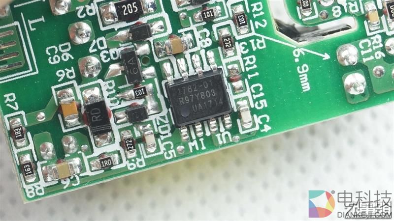 小米6充电器比亚迪版拆解