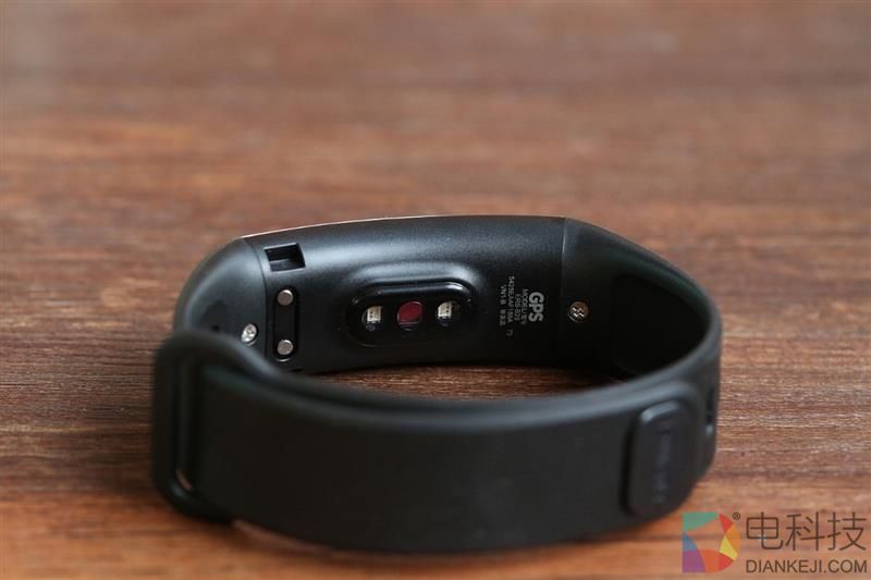 50米防水+独立GPS！华为运动手环体验评测：为运动而生