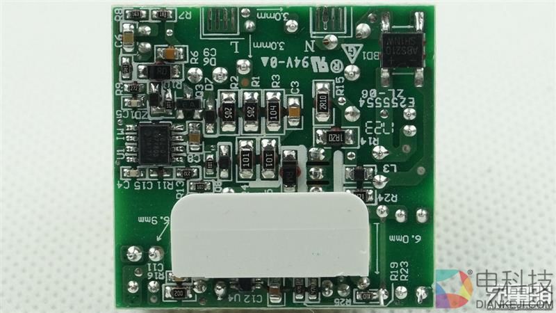 小米6充电器比亚迪版拆解