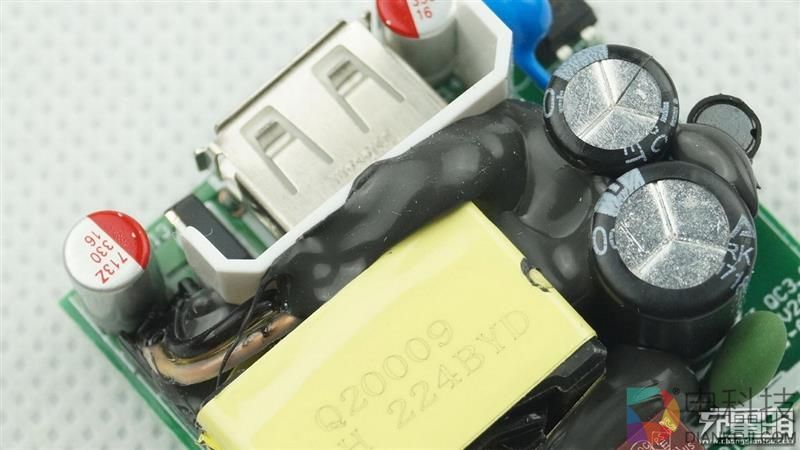 小米6充电器比亚迪版拆解