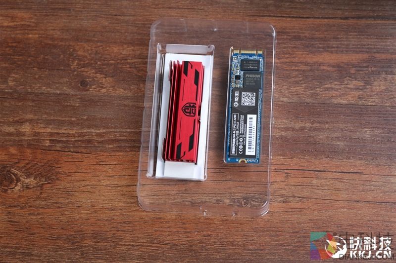 影驰铁甲战将240-M.2 SSD评测：跑得快 还不热