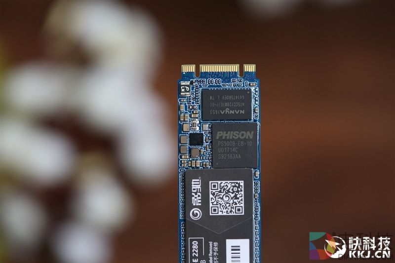 影驰铁甲战将240-M.2 SSD评测：跑得快 还不热