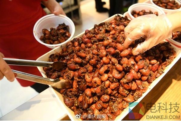 重庆女子获赠支付宝5000只小龙虾 相当于一亩池塘产量