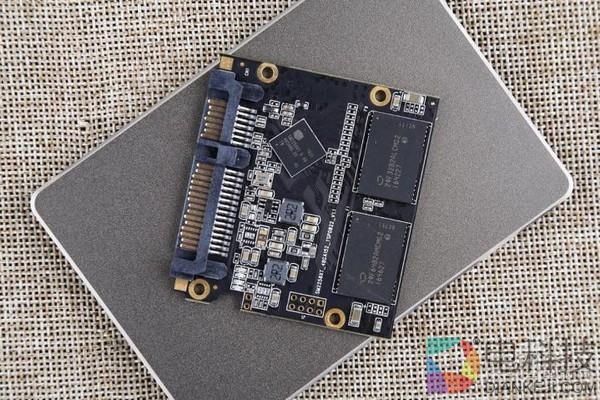 SSD界的巨无霸！铭瑄巨无霸A6固态盘评测