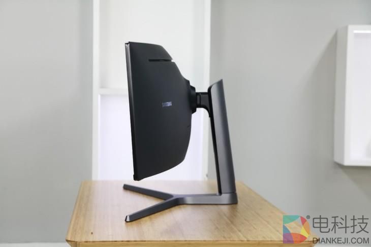 32:9尺寸帅炸 三星带鱼屏CHG90显示器评测