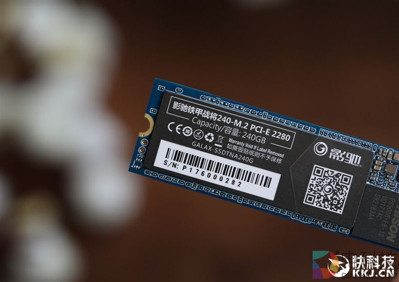 影驰铁甲战将240-M.2 SSD评测：跑得快 还不热