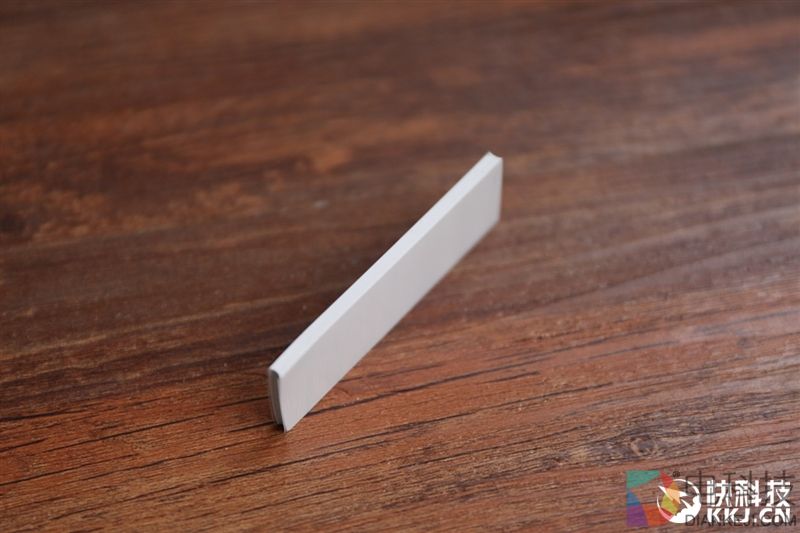 影驰铁甲战将240-M.2 SSD评测：跑得快 还不热