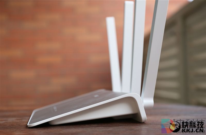 找到漏洞给百万奖金！360安全路由器2评测：全千兆四天线