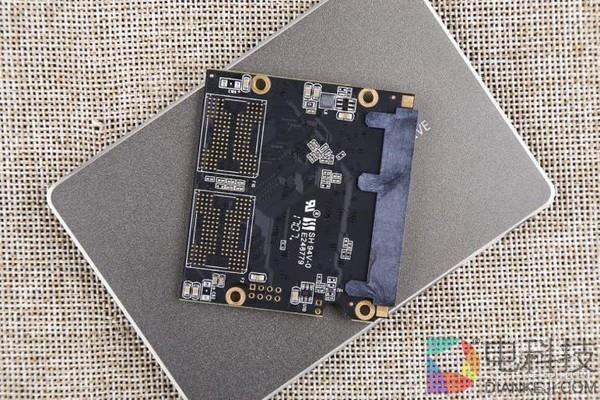 SSD界的巨无霸！铭瑄巨无霸A6固态盘评测