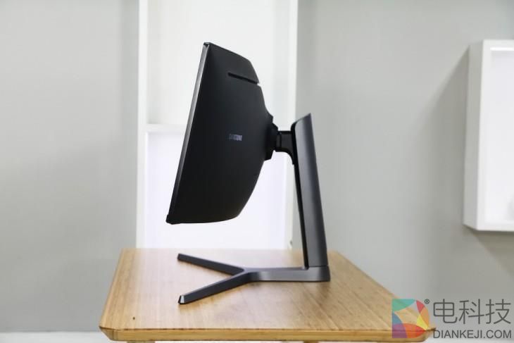 32:9尺寸帅炸 三星带鱼屏CHG90显示器评测