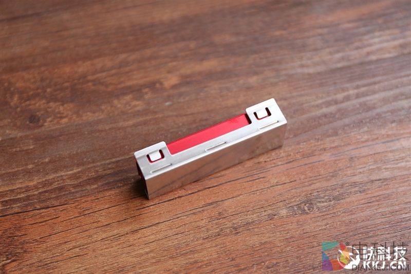 影驰铁甲战将240-M.2 SSD评测：跑得快 还不热