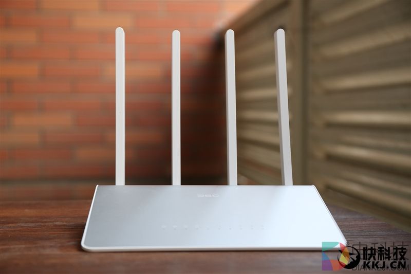 找到漏洞给百万奖金！360安全路由器2评测：全千兆四天线