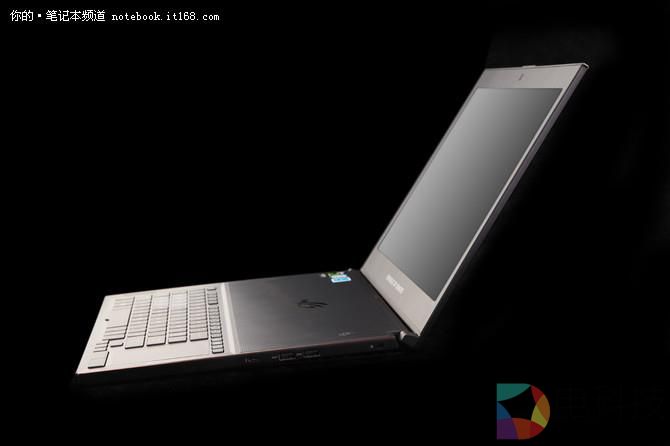 GTX1080塞入17mm厚游戏本 华硕GX501评测